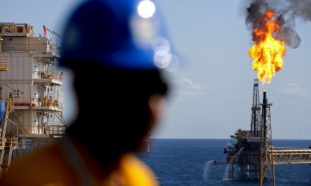 El petróleo baja tras incremento de producción libia