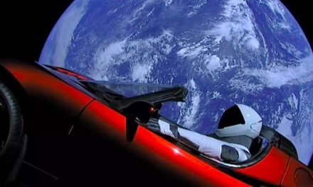 Starman de SpaceX por fin llegó a Marte con el Tesla rojo de Elon Musk