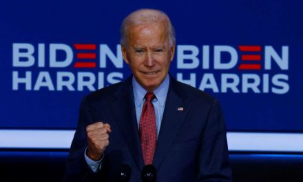 Biden aventaja por más de 40 puntos a Trump entre latinos y avanza en Texas
