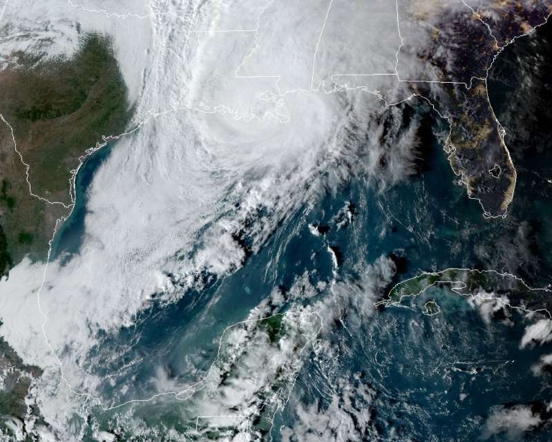 Zeta toca tierra como huracán de categoría 2 en Louisiana. Es la quinta tormenta que golpea el estado en 2020