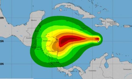 Se forma Eta en el Caribe, la tormenta tropical número 28 que puede llegar como huracán a Centroamérica el lunes