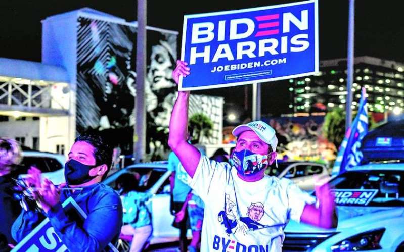 Los latinos apoyaron por abrumadora mayoría a Biden
