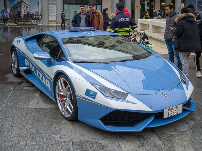La Policía italiana traslada un riñón en un Lamborghini Huracán