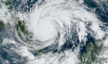 Devastadores vientos del #huracánIota ya se sienten en #Nicaragua