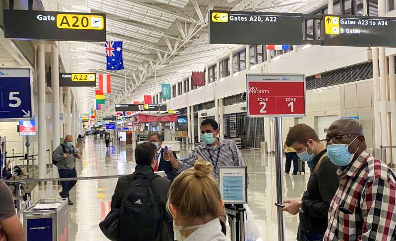 Los Aeropuertos verán multitudes récord de pandemia durante la semana de Thanksgiving