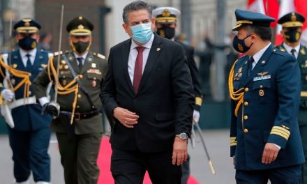 Nuevo presidente de #Perú, Manuel Merino dura sólo 5 días en el cargo y renuncia ante el rechaso popular