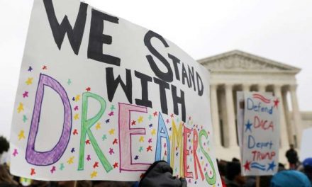Dreamers celebran el fallo que ordena restablecer el programa DACA en su totalidad