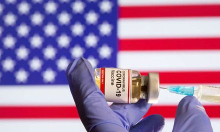 La introducción de la vacuna COVID-19 en Estados Unidos depende en gran parte de los gigantes farmacéuticos CVS y Walgreens
