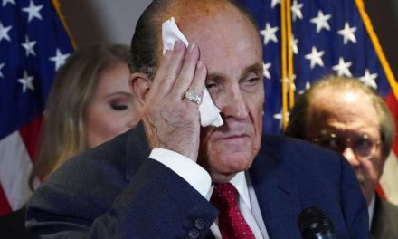 Donald Trump anuncia que su abogado Rudy Giuliani se contagió de coronavirus