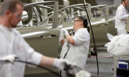 Producción manufacturera de Estados Unidos supera expectativas en noviembre