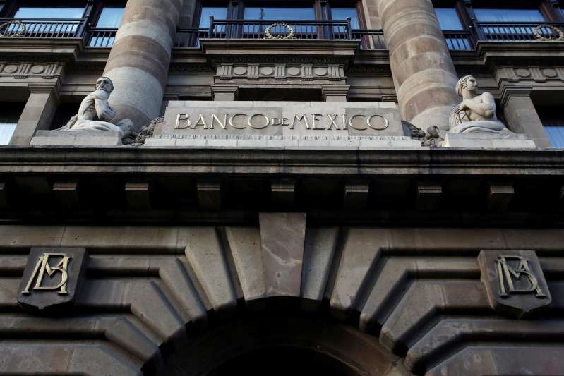 Legisladores mexicanos acuerdan aplazar debate de polémica reforma a ley banco central