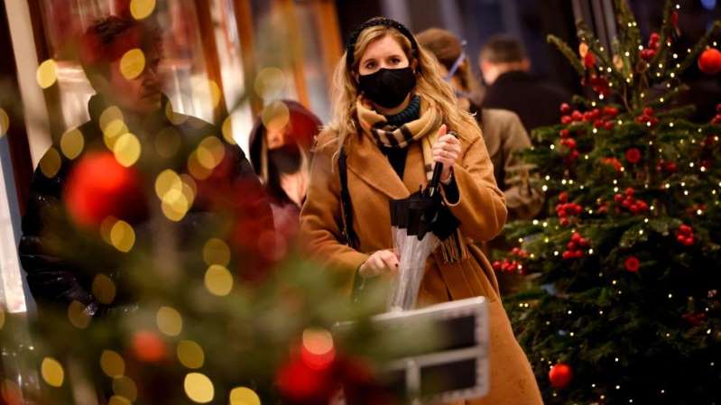 Europa enfrenta la Navidad con estrictas cuarentenas y con la incertidumbre por la nueva variante de coronavirus detectada en Reino Unido