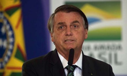 Bolsonaro dice que la mejor vacuna contra la covid-19 es el propio virus