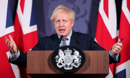 Boris Johnson canta victoria con el Brexit que le dio razón de ser