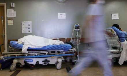 Texas rompe por casi 500 el récord de hospitalizaciones por COVID-19 que fue establecido en julio