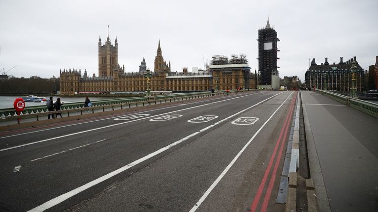 Londres, en nivel “grave”, ordena cierres por nueva cepa de covid-19 que se propaga a mayor velocidad