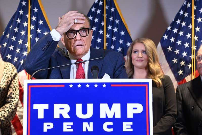 Rudy Giuliani enfrenta demanda multimillonaria de empresa Dominion por difamación acerca de “fraude electoral”