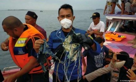 Confirman hallazgo de restos del avión indonesio de Sriwajaya Air