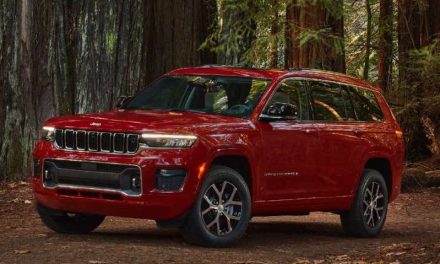 Los directivos de Jeep informan sobre el nuevo Grand Cherokee L