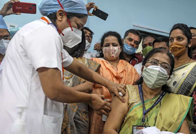 India arranca “la mayor campaña de vacunación del mundo” contra la covid-19