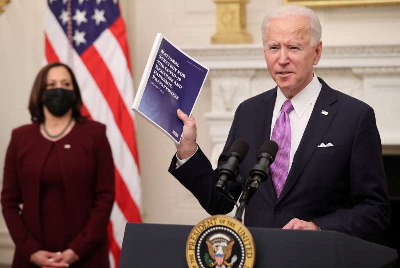 Biden firmará orden para aumentar la ayuda alimentaria relacionada con la pandemia