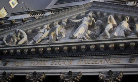 Wall Street cerró salvaje año de pandemia con Dow Jones y S&P en máximos récord