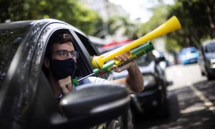 Brasileños exigen destitución de Bolsonaro por pandemia