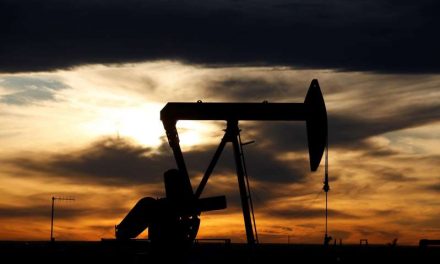 Barclays eleva previsiones para el petróleo en 2021; ve cierto riesgo en alza de COVID en China