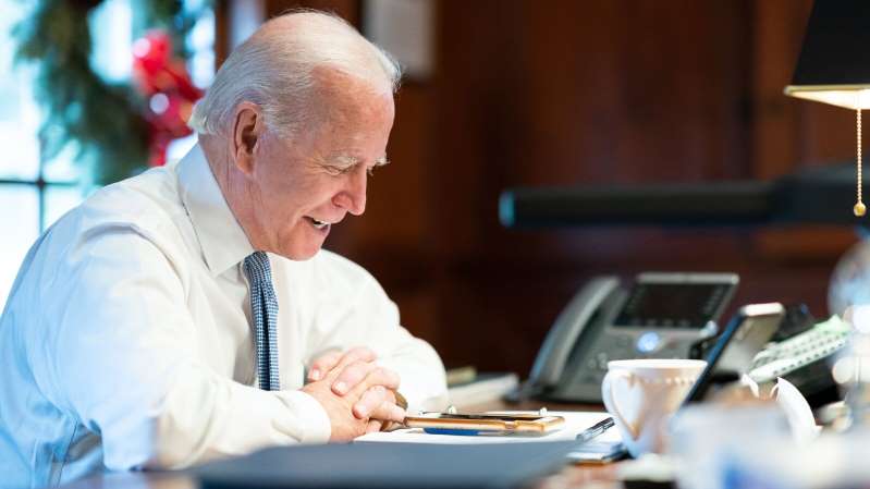 Joe Biden busca reemplazar los 650,000 vehículos del gobierno por autos eléctricos