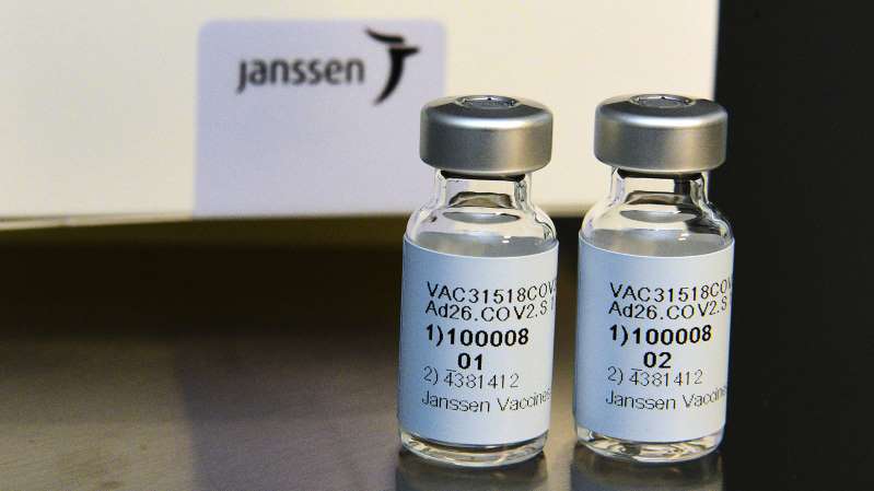 Johnson & Johnson dice que su vacuna de una sola dosis es efectiva en un 72% ante el COVID-19