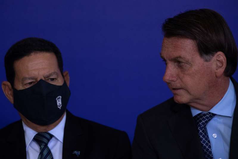 Bolsonaro se distancia del vicepresidente en medio de crecientes tensiones