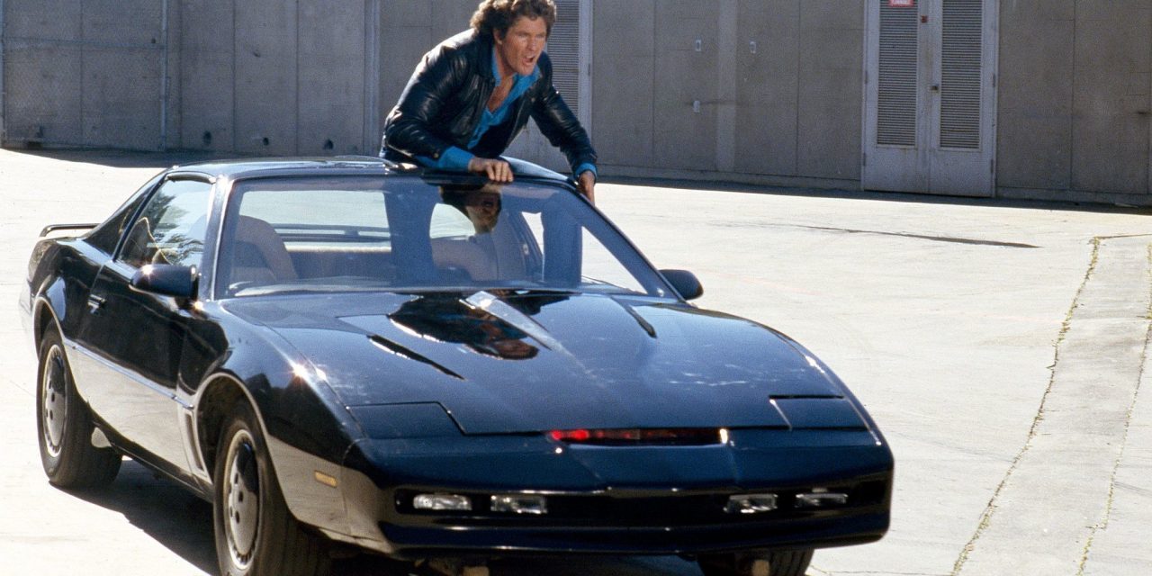 David Hasselhoff subasta su famoso ‘coche fantástico’ y promete entregarlo él mismo