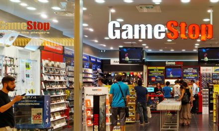Inversores vuelven a GameStop tras alivio de restricciones