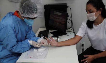 Brasil garantiza vacunas a su población y alerta sobre variante amazónica