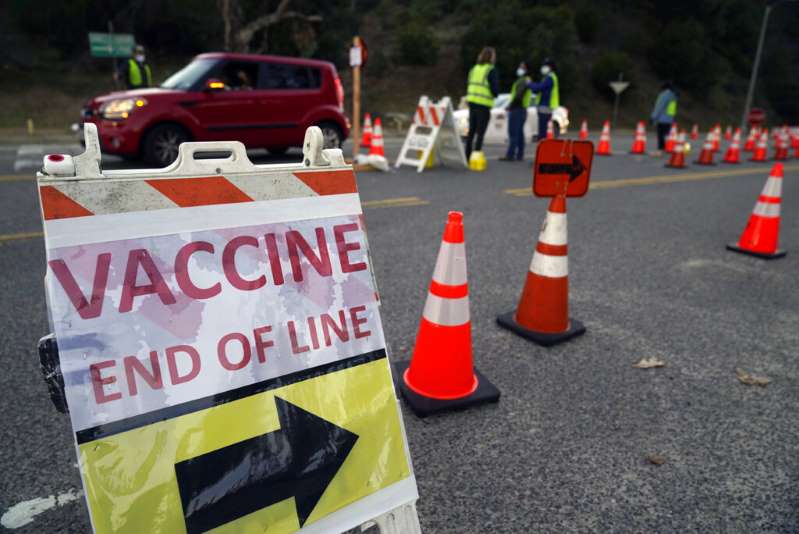 Gobierno de Estados Unidos anuncia que no habrá arrestos de inmigrantes indocumentados en centros de vacunación contra el COVID-19