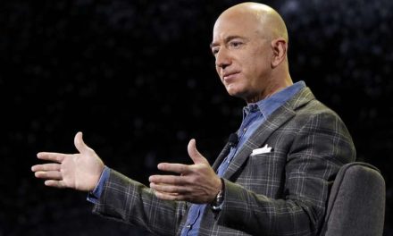 De un garaje a vender millones: así cambiaron Jeff Bezos y Amazon la historia del comercio