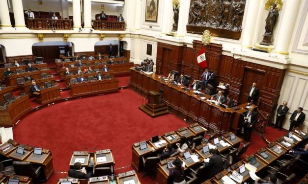 Perú aprueba la eliminación de la inmunidad parlamentaria