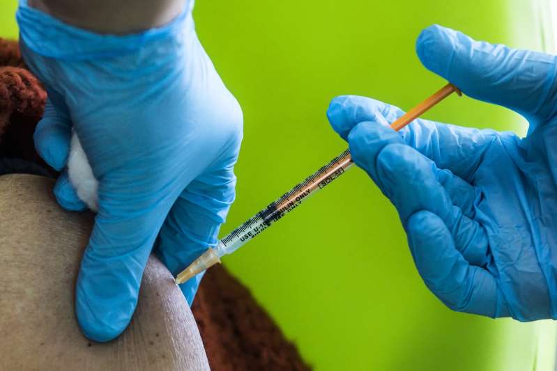 Italia podrá vacunar a 10 millones de personas al mes a principios de abril