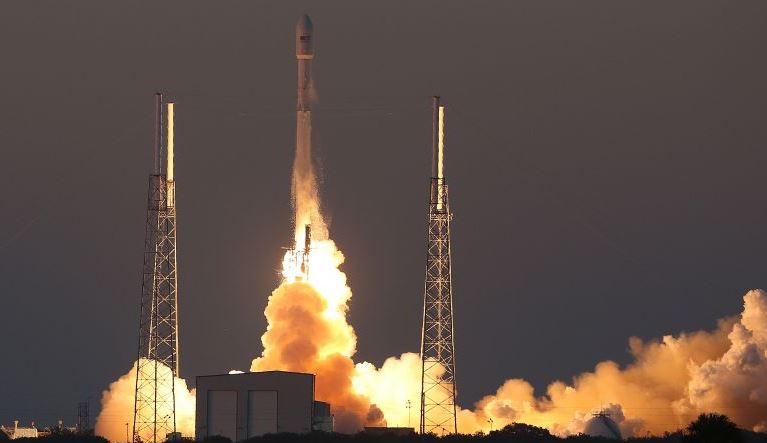 Elon Musk controla una cuarta parte de los satélites activos que orbitan la Tierra