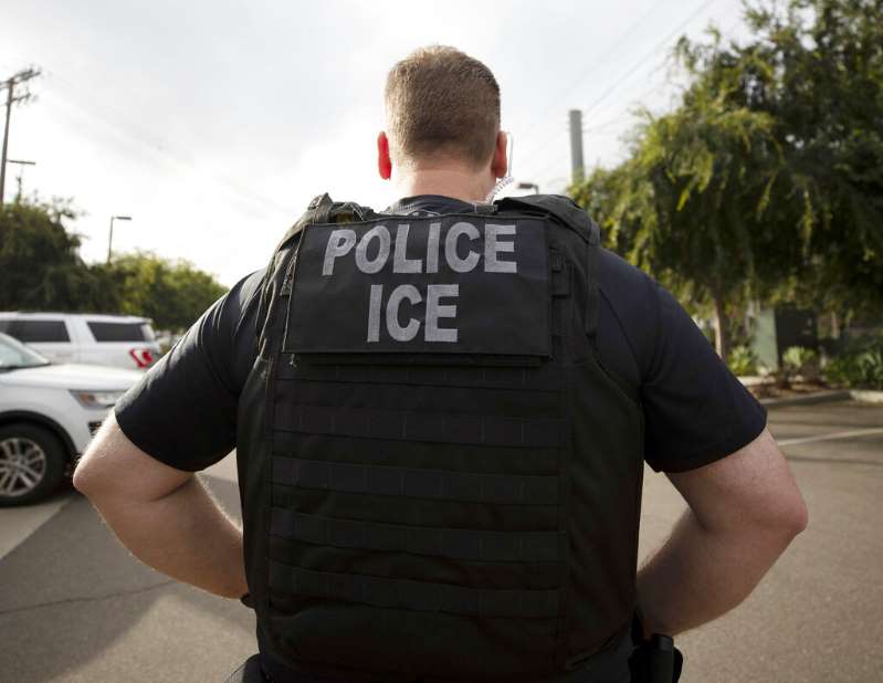 ICE utiliza una base de datos con millones de facturas de luz, agua o teléfono para rastrear a inmigrantes