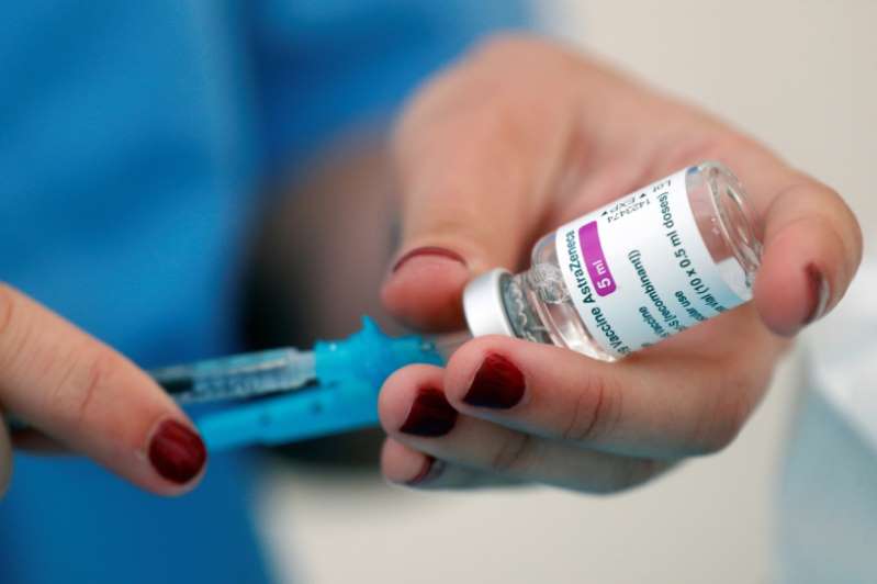 Varios países europeos paran la vacuna de AstraZeneca por precaución tras casos de trombosis