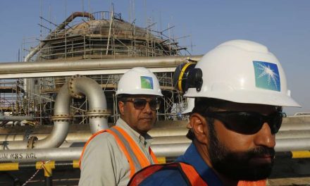 Los beneficios de la petrolera saudí Aramco caen en 2020