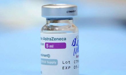 ¿Qué ha dicho Astrazeneca sobre los posibles efectos secundarios de la vacuna?