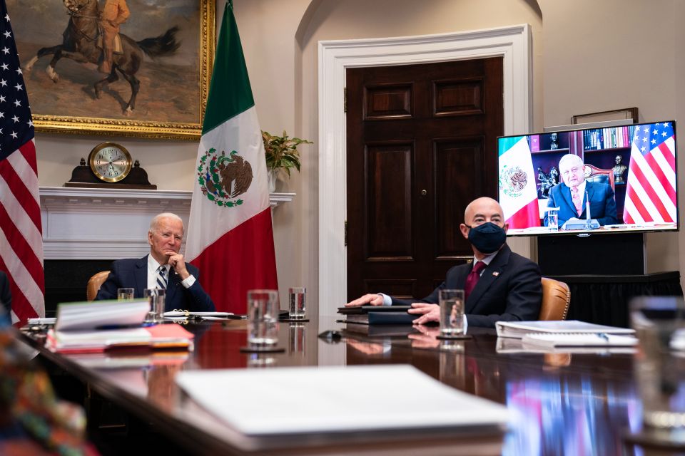 Estados Unidos dice que tratará a México como un “igual”. Pero nada de vacunas