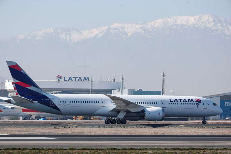 Acciones de Latam Airlines se desploman un 20,4 % y se suspende su cotización