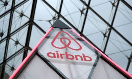 Airbnb se desploma tras opción para vender sus acciones