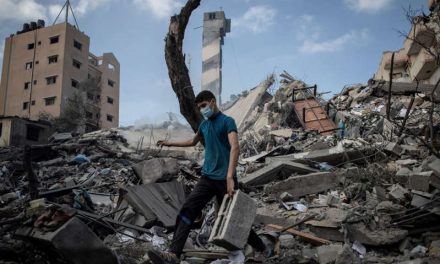 Israel bombardea Gaza con nuevos ataques aéreos a pesar de que Biden se une a las peticiones de alto el fuego