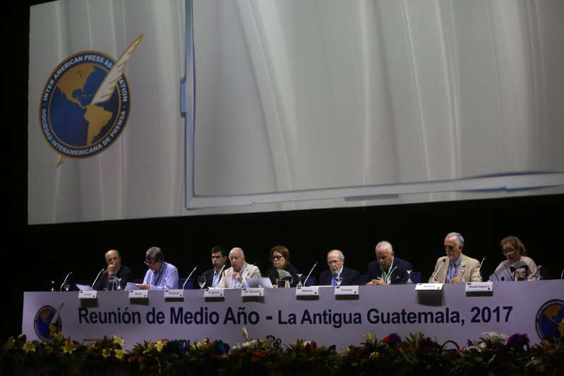 La SIP denuncia el “grave ataque a la democracia” en El Salvador