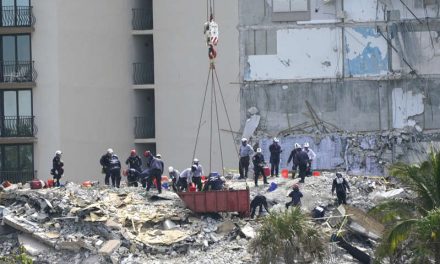 Asciende a cinco el número de muertos confirmados en el colapso del edificio en Miami