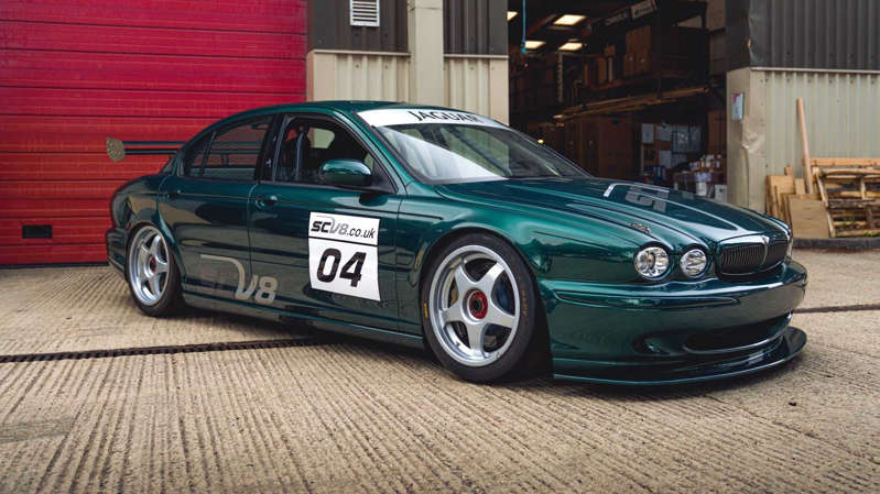 Este genial Jaguar X-Type SCV8 de carreras está en venta